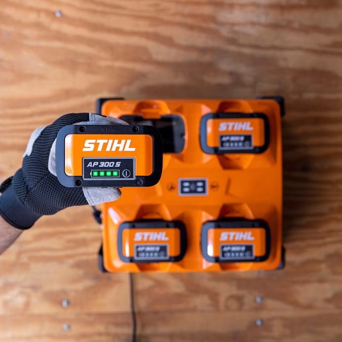 STIHL AL301 Charger With 4 Ports